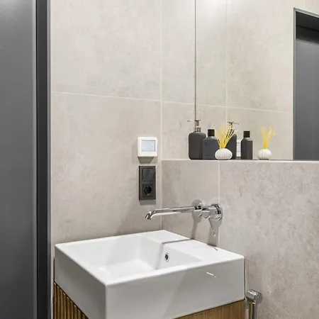 Boutique With Parking & Ac By Hostlovers Apartment *